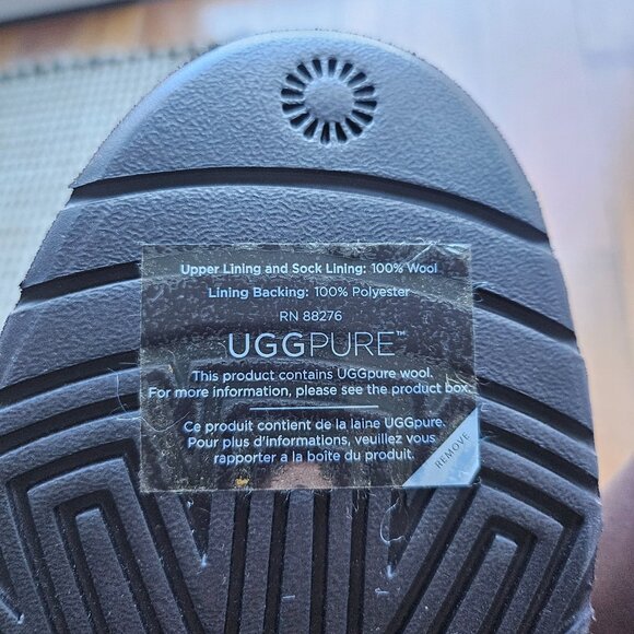 UGG lether woman boots, model # 1019191 - Picture 3 of 4